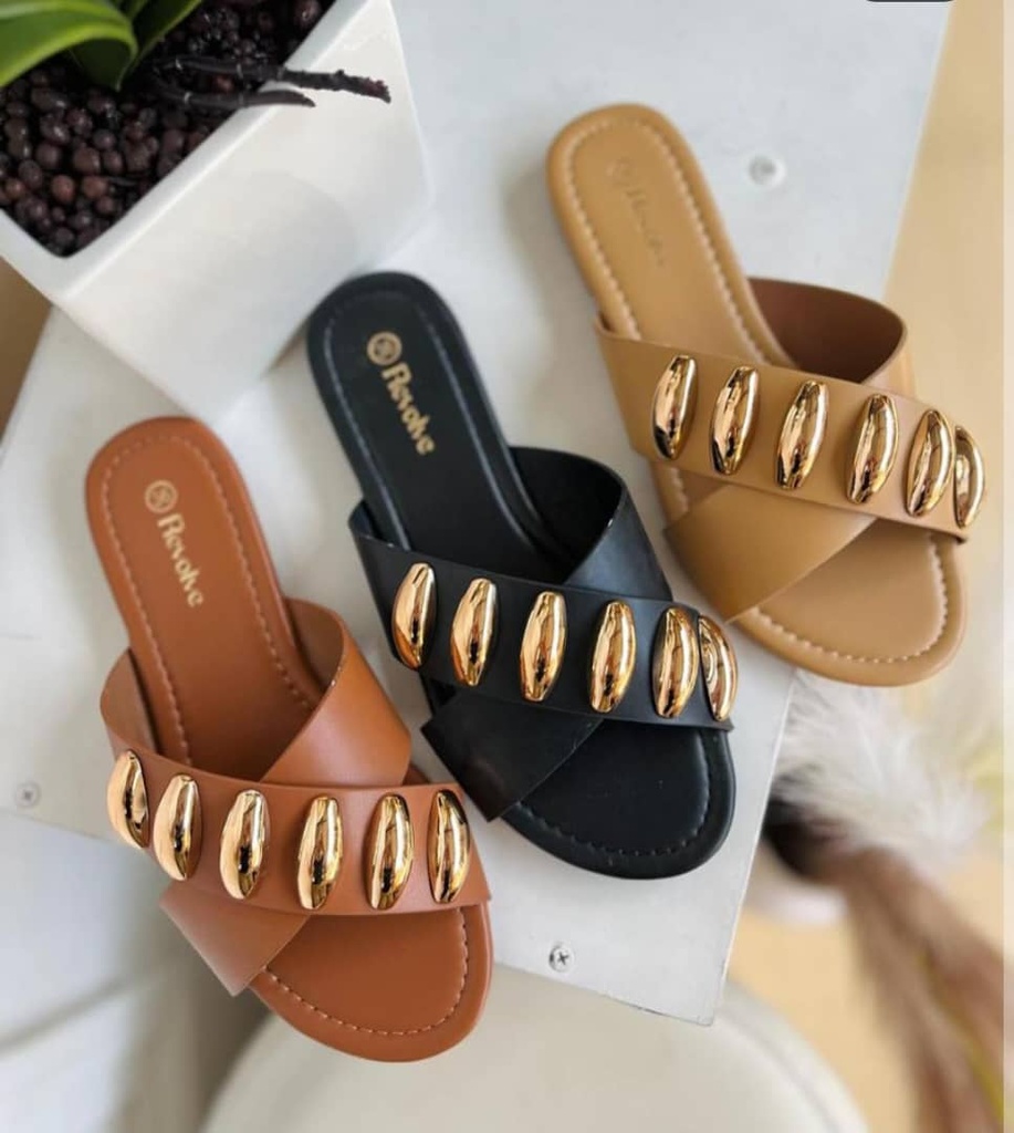 Sandalia Planas Revolve con Chapas Doradas